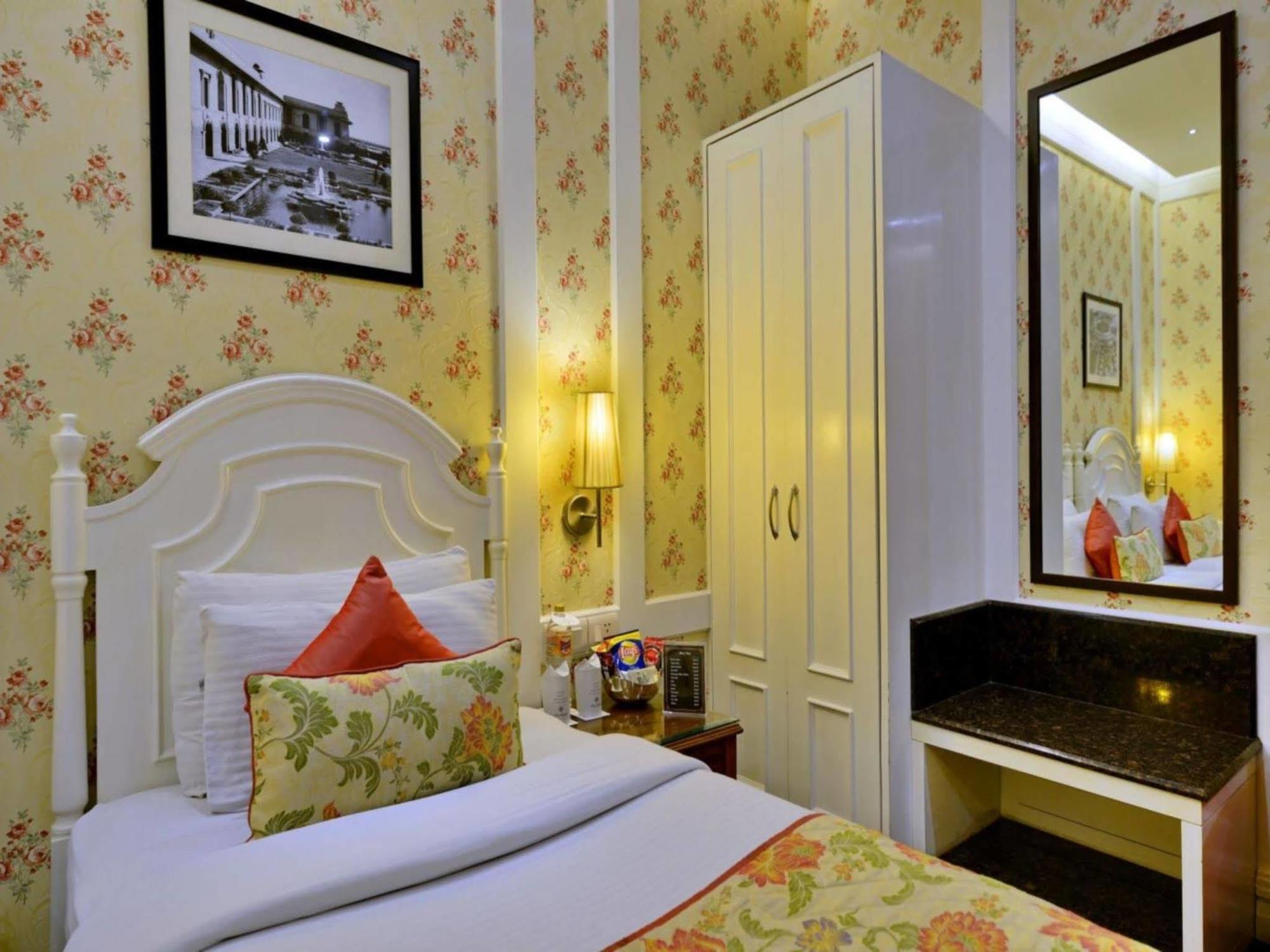 Hotel Bright New Delhi Exterior photo
